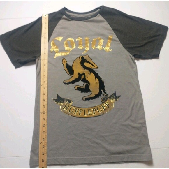 Harry Potter Universal Studios Loyal Hufflepuff Shirt Mens Small Gray Black Gold - Picture 9 of 10